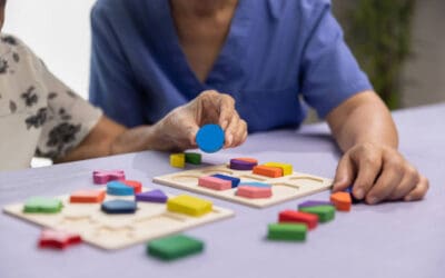 How Memory Care Communities Support Seniors with Dementia